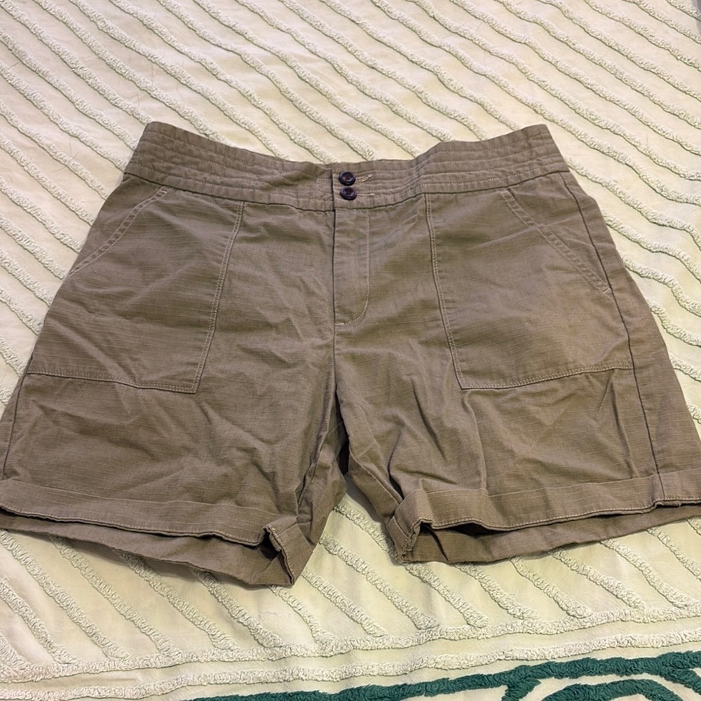 BOAST women’s khaki green shirts.  Size 6